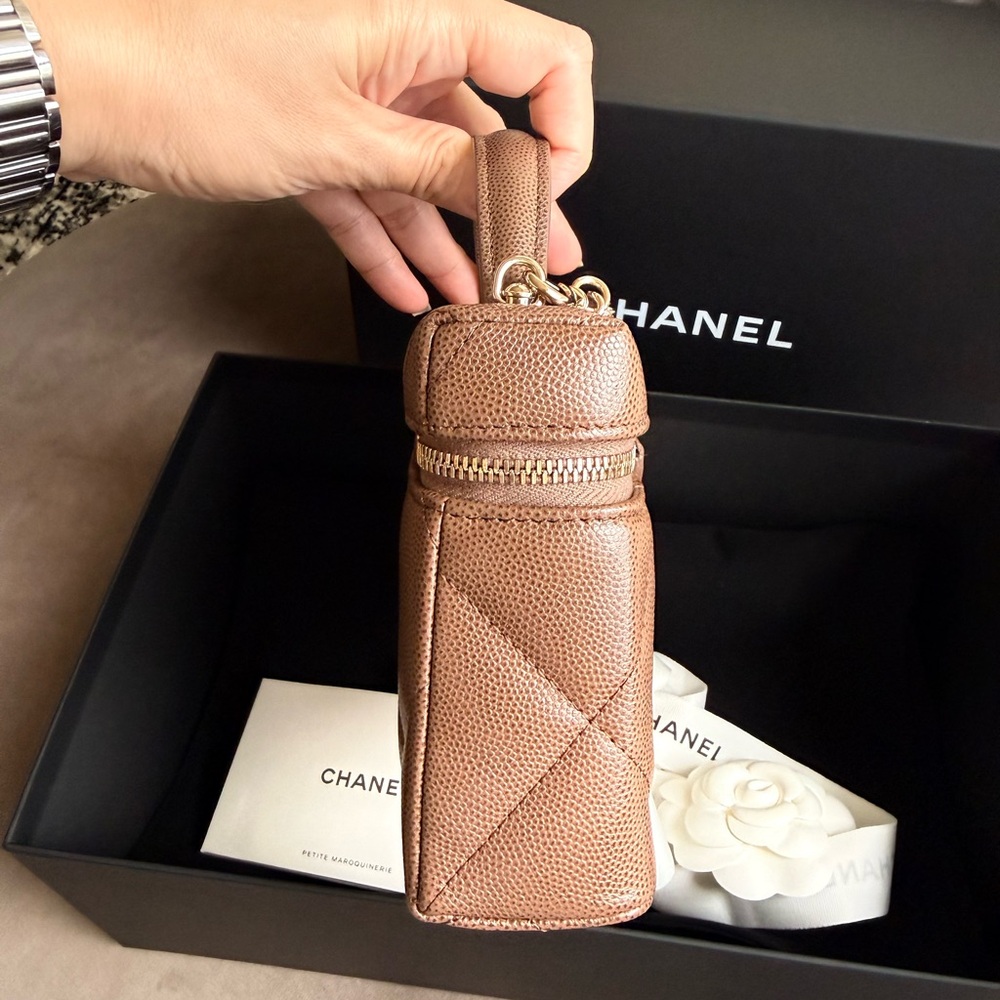 !SOLD! 
CHANEL Brown Quilted Vanity Bag with Gold Chain Strap - Picture 4 of 11